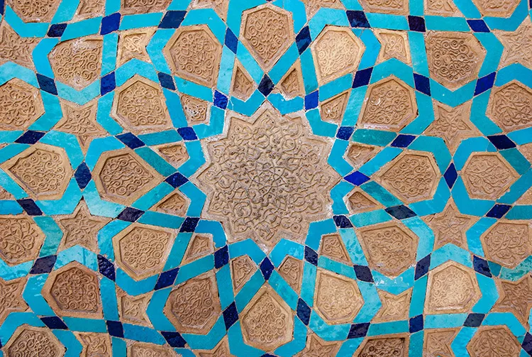 1726580947763.webp کاغذ دیواری طرح کاشی آبی سنتی - Image 1